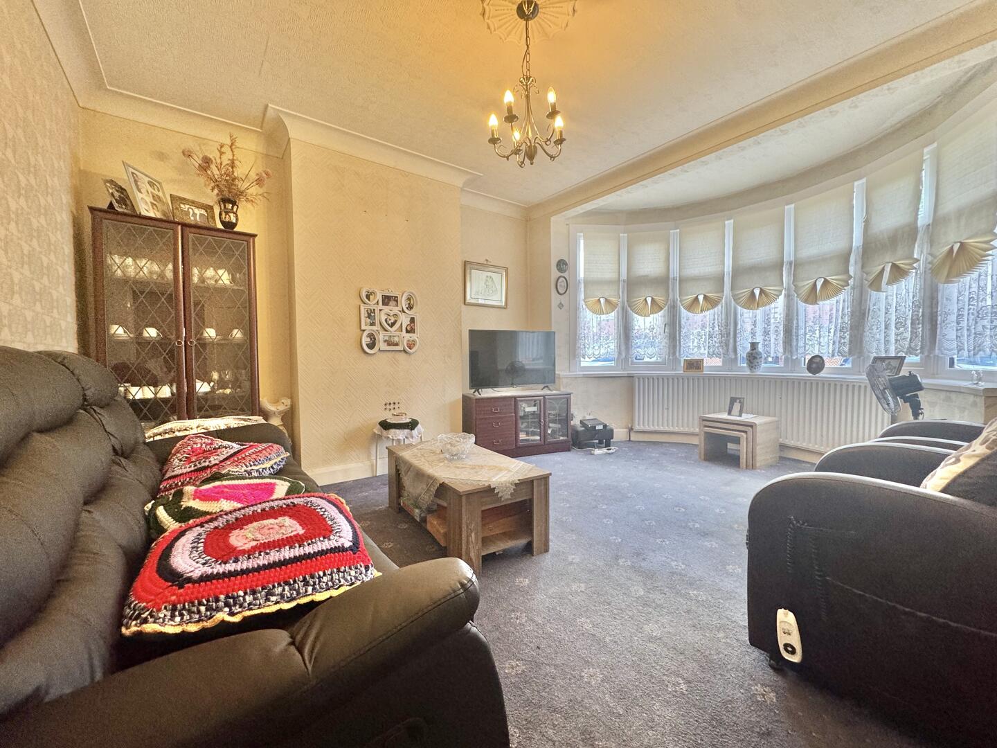 Hyde Park Avenue, London
